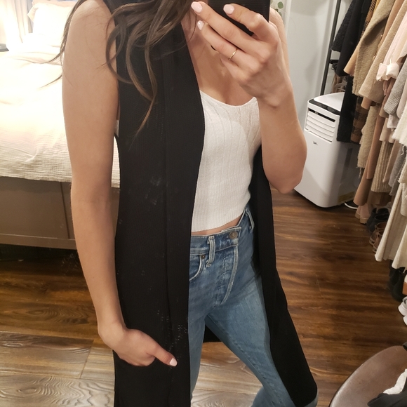 Aritzia Wilfred knitted vest